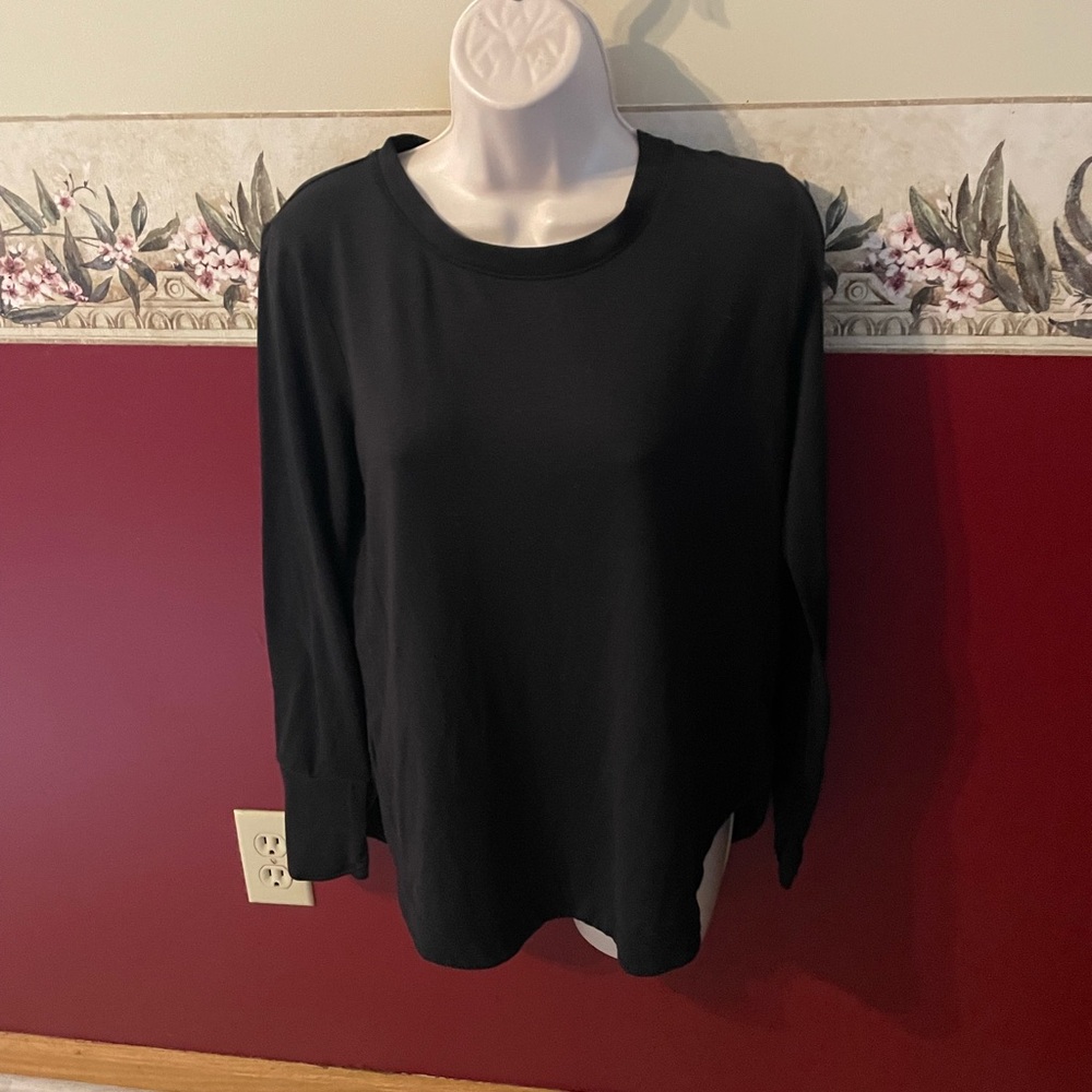 Women's Black Long-Sleeve Crewneck Top